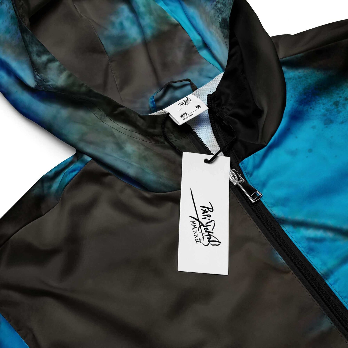 papijohn streetwear detalle etiqueta en cortavientos azul