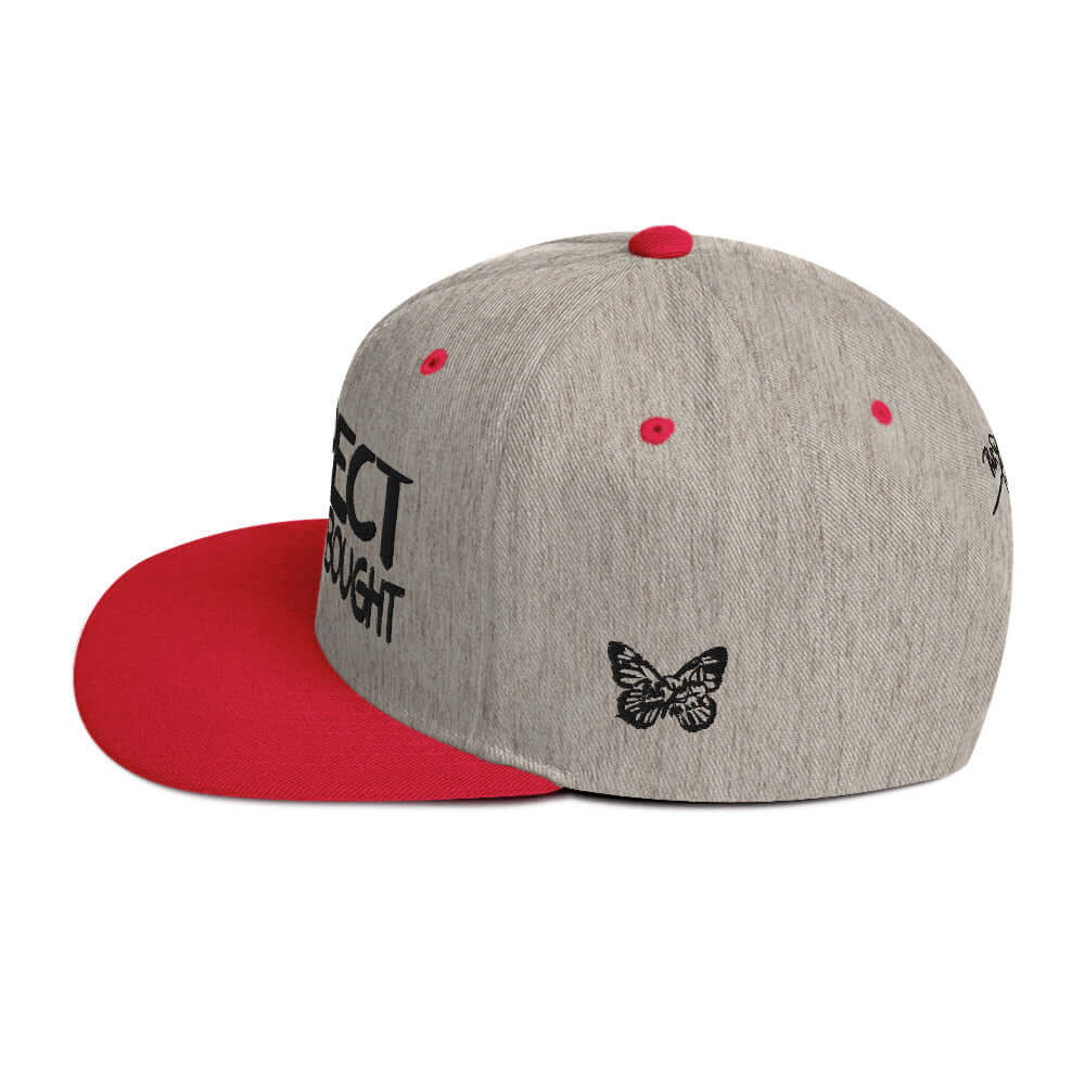 PapiJohn® The Respect Archive Black Signature Edition Snapback in grey and red left profile displaying the geometric crown height and flat bill curvature | Streetwear d'Auteur