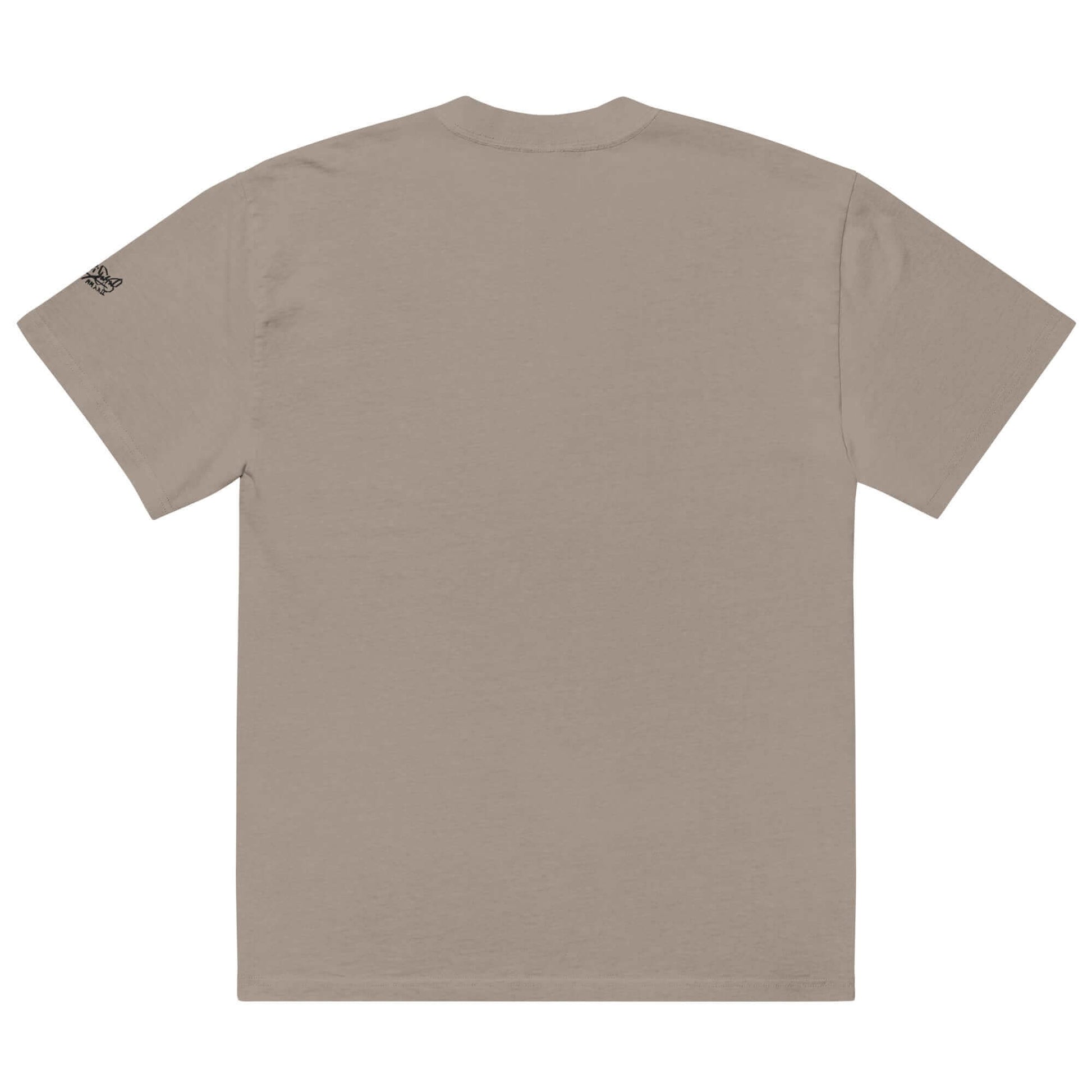 camiseta gris oversize
