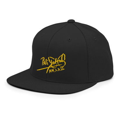 PapiJohn® The Gold Signature Classic Snapback in solid black left side view displaying macro material weave alignment and edge finishing by $arah Free 💎 | High-Tier Archive
