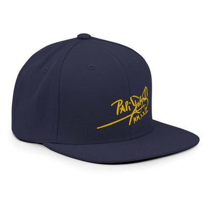 PapiJohn® The Gold Signature Classic Snapback in dark navy right side profile framing the rigid crown wall structure and flat visor perimeter line | Streetwear d'Auteur
