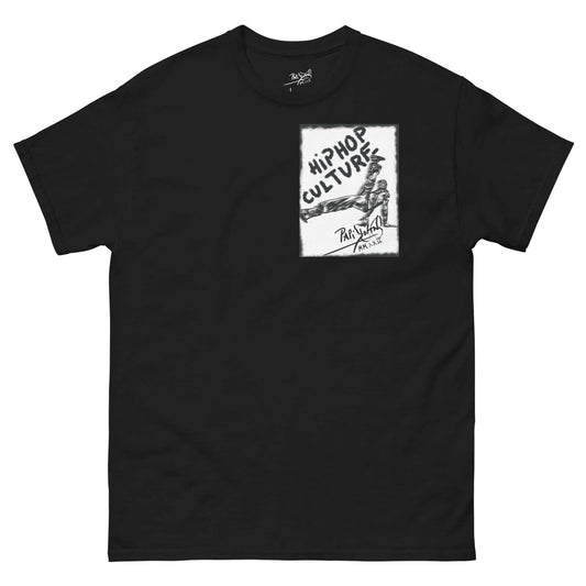 PapiJohn® 🏛️ Sala 5 | The B-Boy Movement | Urban Tribute Piece — Front view of the Black Canvas Tee. Featuring the full central chest print of the $arah Free 💎 B-boy in a dynamic gravity-defying equilibrium freeze, rendered in matte grey and white ink with a pure graffiti frame featuring antique copper spray on heavy black cotton canvas. High-end luxury streetwear de autor curated in Cadifornia.