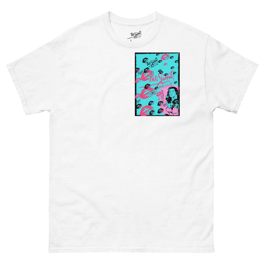 PapiJohn® 🏛️ SALA 5 | POPART KISSES DIVA | THE VINTAGE GLAM — Front view of the White Canvas Tee. Featuring vintage cinema glam diva portrait artwork with coral lips, pink sparkles, and urban spray graffiti strokes on heavy white cotton canvas by $arah Free 💎. High-end luxury streetwear de autor curated in Cadifornia.