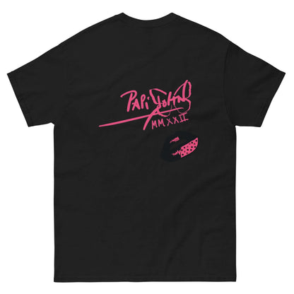 PapiJohn® 🏛️ Sala 5 | The Artpop Kiss | The Coral Signature — Back view showing the premium heavyweight silhouette and architectural drape of the Black Canvas by $arah Free 💎. A gallery-level archive piece merging classic pop art roots with honest luxury streetwear curated in Cadifornia.