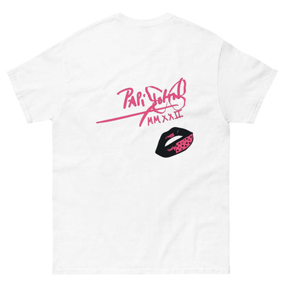PapiJohn® 🏛️ Sala 5 | The Artpop Kiss | The Coral Signature — Back view highlighting the premium heavyweight cotton drape and flawless structural fit of the White Canvas by $arah Free 💎. Honest luxury apparel and authentic Pop Art wearable culture gestated in Cadifornia.