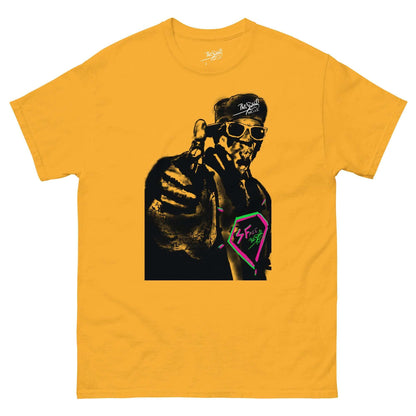 PapiJohn® 🏛️ Sala 5 | The Color Messenger | Vibrant Hip Hop Canvas — Front view of the Gold Canvas Tee. Featuring vibrant old school rapper graffiti artwork on heavy gold cotton canvas by $arah Free 💎. High-end conscious luxury streetwear de autor curated in Cadifornia.