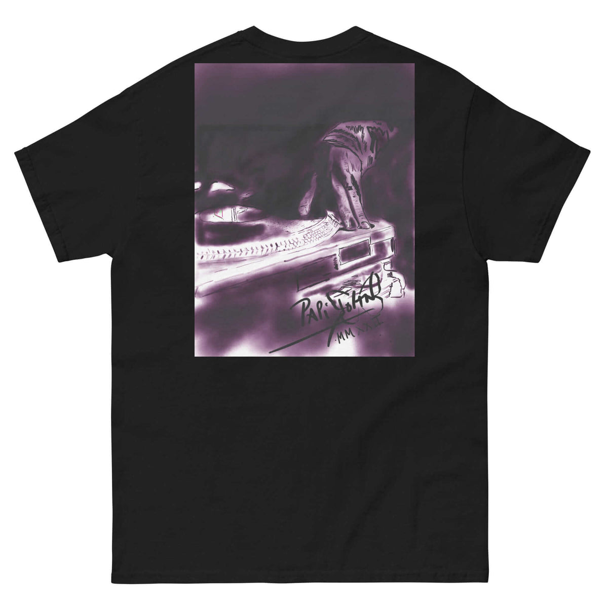 PapiJohn® 🏛️ Sala 5 | The DJ Origin | Nocturnal Graff Piece — Back view showing the premium heavyweight silhouette and architectural drape of the Black Canvas by $arah Free 💎. A gallery-level archive piece merging nocturnal graffiti roots with honest luxury streetwear curated in Cadifornia.