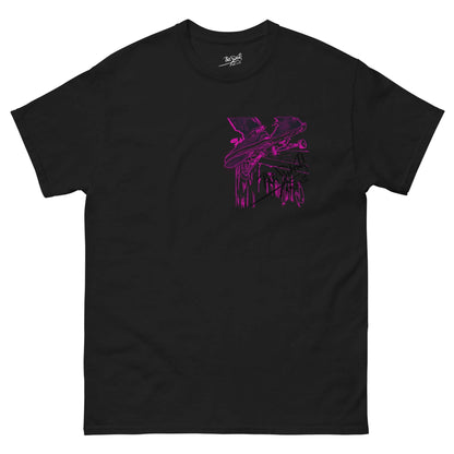 PapiJohn® 🏛️ Sala 5 | The Edge Sensation | A Skate Grind Silhouette — Front view of the Black Canvas. Featuring a raw analog illustration of a precise skate rail grind with vibrant electric magenta details by $arah Free 💎 on heavy black cotton. High-end conscious luxury streetwear de autor merging city landscapes with wearable art.