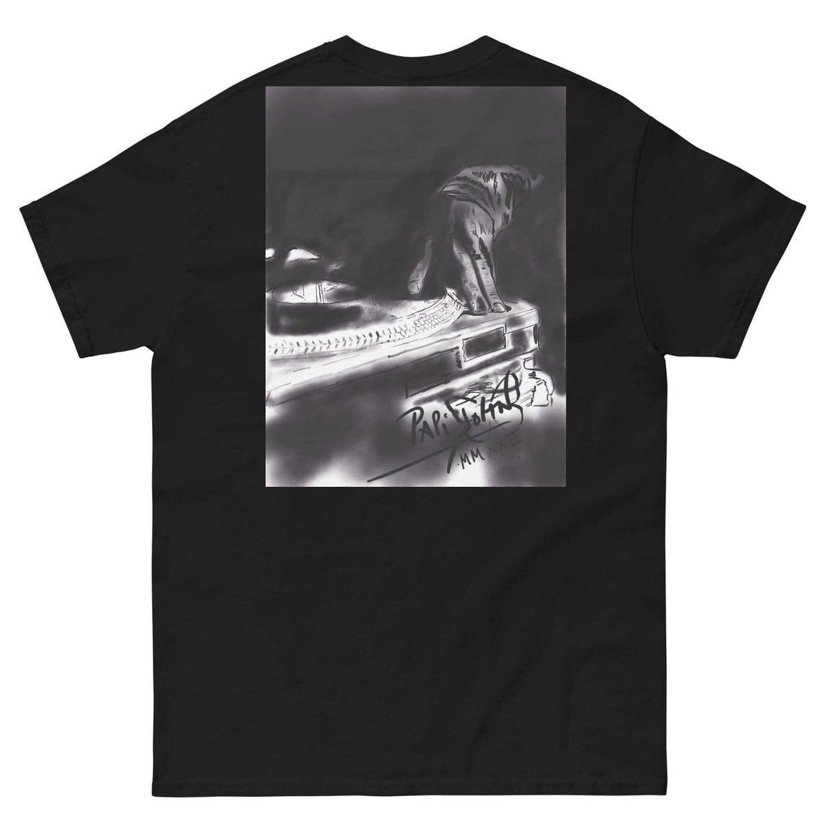 PapiJohn® 🏛️ Sala 5 | The Raw DJ | Monochrome Origin Canvas — Back view showing the premium heavyweight silhouette and architectural drape of the Black Canvas by $arah Free 💎. A gallery-level archive piece merging classic turntablism with honest luxury streetwear curated in Cadifornia.