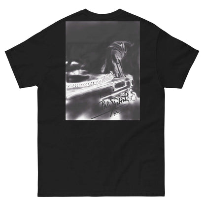 PapiJohn® 🏛️ Sala 5 | The Raw DJ | Monochrome Origin Canvas — Back view showing the premium heavyweight silhouette and architectural drape of the Black Canvas by $arah Free 💎. A gallery-level archive piece merging classic turntablism with honest luxury streetwear curated in Cadifornia.