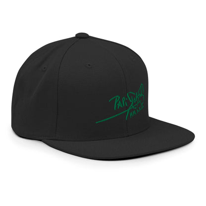 PapiJohn® The Green Signature Classic Snapback in solid black right profile showing the high crown stiffness and crisp flat visor perimeter outline | Streetwear d'Auteur
