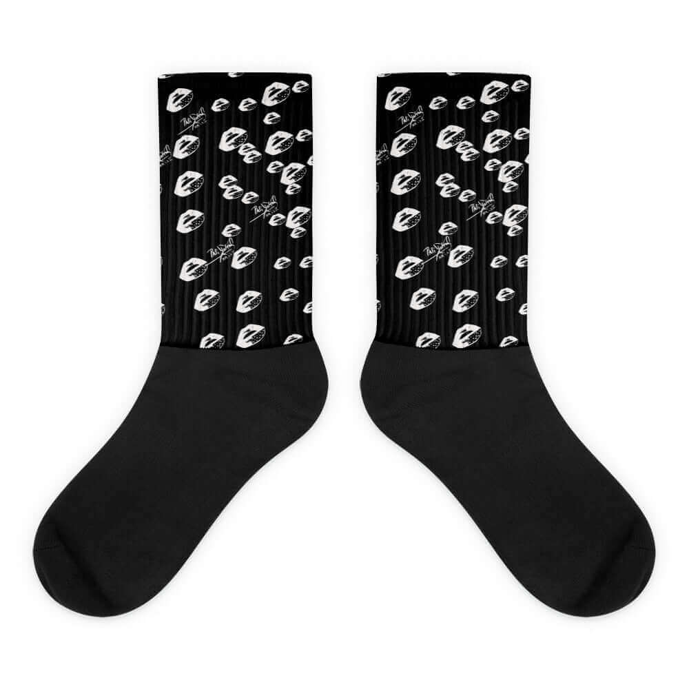 PapiJohn® 🏛️ Sala 4 | Pop-Art Kisses | Studio Essentials — Front view of the Black Socks Canvas. Featuring an explosion of pop-art sensuality and urban rhythm by $arah Free 💎. A dynamic pattern of small kisses and classic winks on a deep black background. High-end honest luxury streetwear d'auteur curated in Cadifornia, completing the ultimate Artist's Uniform.
