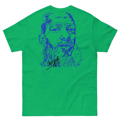 PapiJohn® 🏛️ Sala 5 | The Neon Blue Marathon — Back view of the Irish Green Canvas Tee. Showcasing "The Neon Blue Sketch" by $arah Free 💎, a minimalist neon blue portrait of an eternal marathon legend without a background, creating a unique optical vibration against the vibrant green cotton.