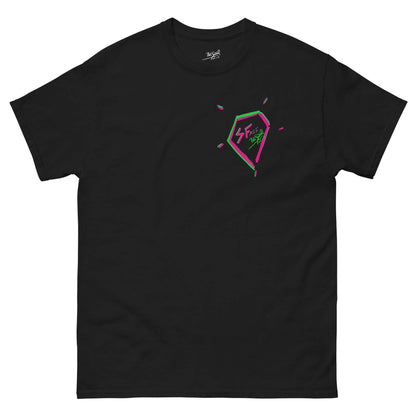 PapiJohn® 🏛️ Sala 5 | The Signature Diamond | Hip Hop Identity Canvas — Front view of the Black Canvas Tee. Displaying the definitive Signature Diamond in pink and green neon on the left chest by $arah Free 💎, creating a vibrant magnetic contrast against the heavy black cotton. Authentic artist-driven streetwear and honest luxury gestated in Cadifornia.