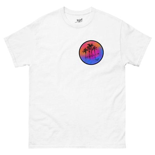 PapiJohn® 🏛️ Sala 5 | The Sunset Icon | Cadifornia Dream Canvas — Front view of the White Canvas Tee. Featuring a compact crest format of "The Sunset Lens" art on the left chest by $arah Free 💎, showcasing vibrant sunset spray textures and sketched palms on pure white cotton. High-end conscious luxury streetwear d'auteur curated in Cadifornia.