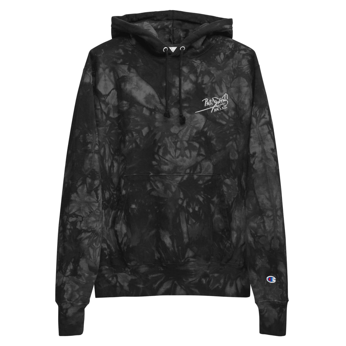 PapiJohn® 🏛️ Sala 5 | The Tie-Dye Reverse | Champion® Heritage — Secondary front view of the Black Tie-Dye Champion Reverse Weave® Hoodie. Highlighting the rugged texture of the cross-grain fabric, the unique dark tie-dye pattern, and the precision of the PapiJohn® left chest embroidery. Honest luxury for the real ones.