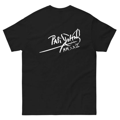 PapiJohn® 🏛️ Sala 6 | The Real Príncipe | Royal Etching Canvas — Back view of the Black Canvas Tee. Displaying the classic PapiJohn® icon signature confidently placed on the upper back. A clean, minimalist dark drape that perfectly balances this sovereign tribute to an eternal soul. Authentic streetwear d'auteur for the real ones.