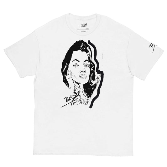 PapiJohn® 🏛️ Sala 8 | The Artpop Diva | Comic-Sketch Canvas — Front view of the White Canvas Tee. Showcasing an underground comic-style portrait by $arah Free 💎 with authentic ballpoint pen texture, comic highlights, and bold graffiti framing. The cinematic diva pose is anchored by a dual branding signature at the bottom and on the left sleeve. High-end honest luxury streetwear d'auteur curated in Cadifornia.