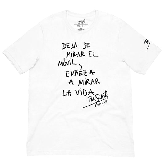 camiseta blanca graffiti deja de mirar el móvil firma papijohn